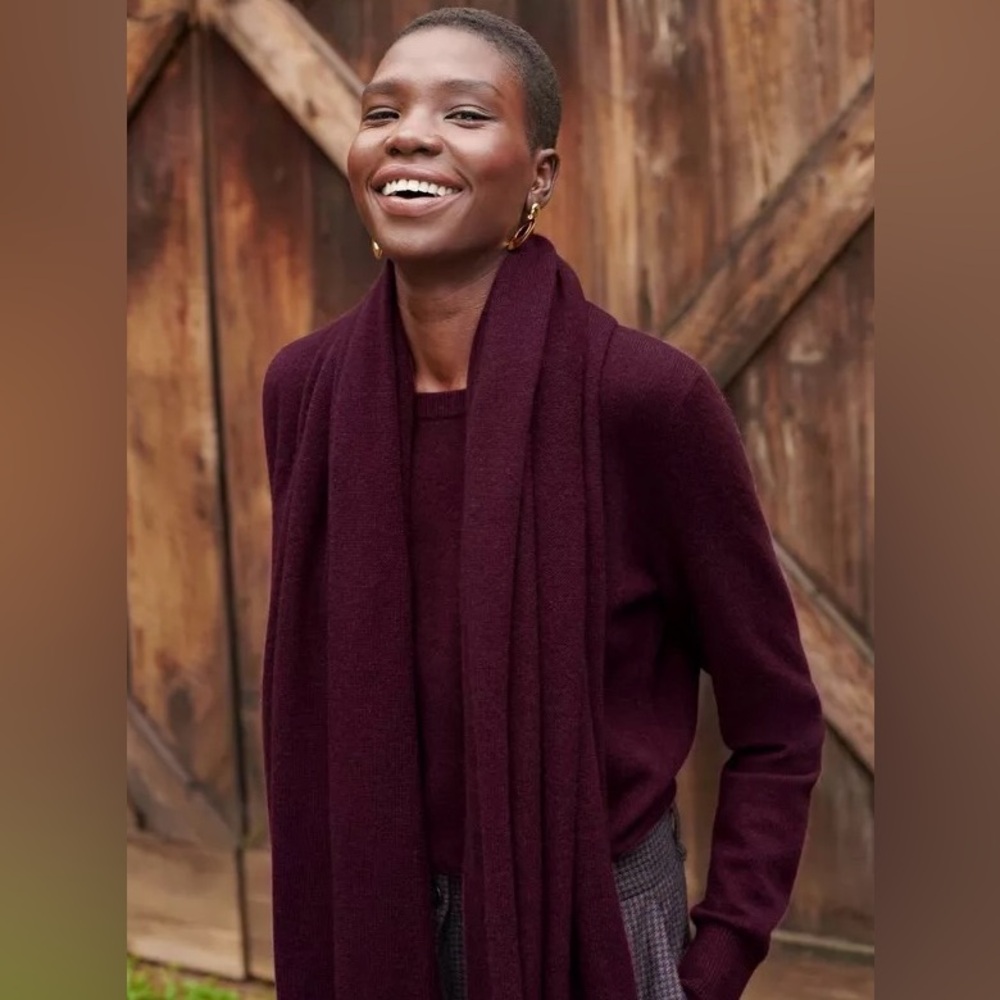 White + Warren Cashmere Travel Wrap in Dark Velvet.